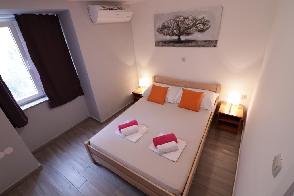 Apartments In City Center Ventus Novalja Room photo