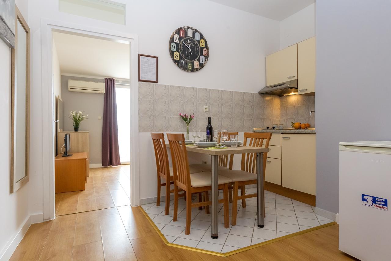 Apartments In City Center Ventus Novalja Exterior photo
