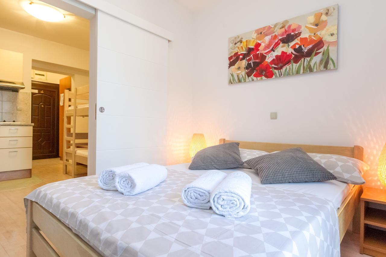 Apartments In City Center Ventus Novalja Exterior photo