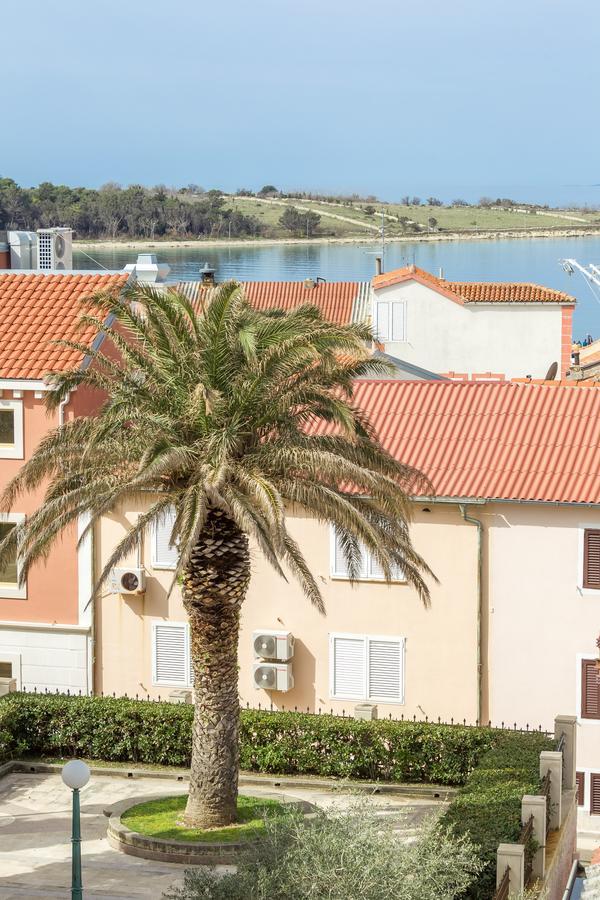 Apartments In City Center Ventus Novalja Exterior photo