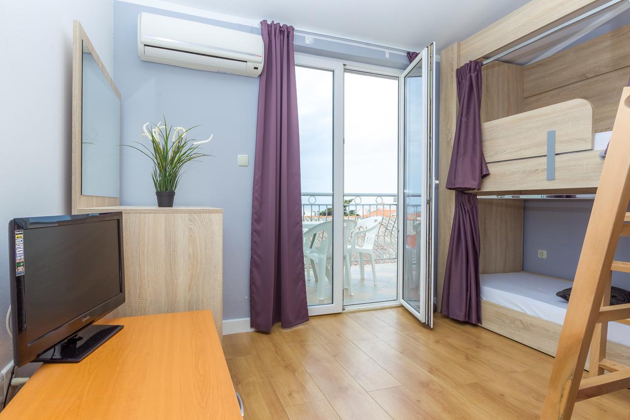 Apartments In City Center Ventus Novalja Exterior photo