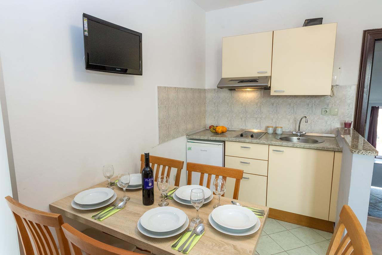 Apartments In City Center Ventus Novalja Exterior photo